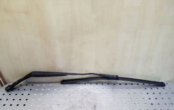 Nissan Qashqai+2 Front wiper blade arm 80017927A