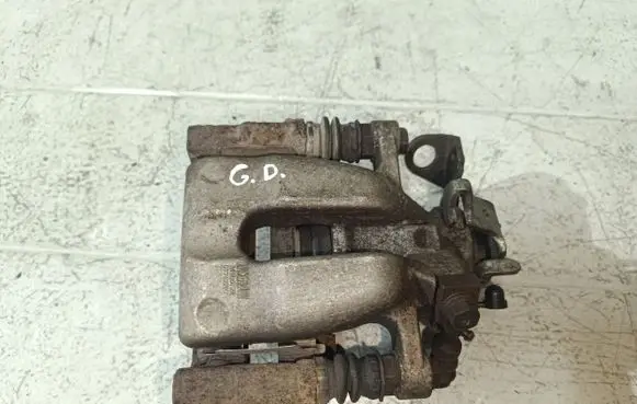 Opel Zafira A Rear brake caliper