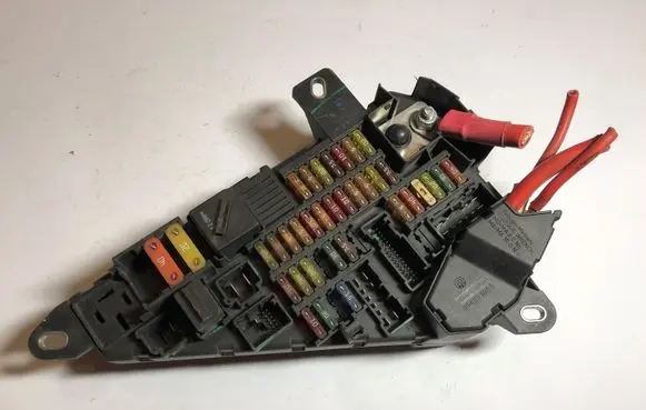 BMW 5 E60 E61 Fuse module 6906588 690658808 518811062