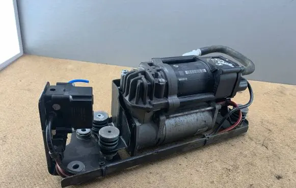 BMW 5 F10 F11 Air suspension compressor/pump 6864215 37206864215 37206875176