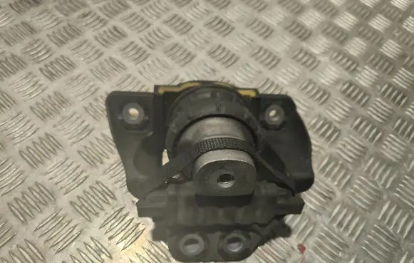 Volvo XC90 Engine mount bracket 26008