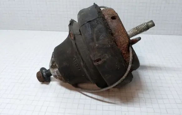 Volvo S60 Engine mount bracket 9485551