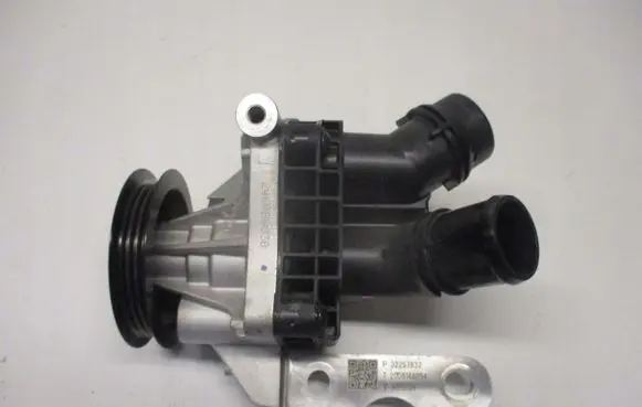 Volvo XC40 Water pump 32257932