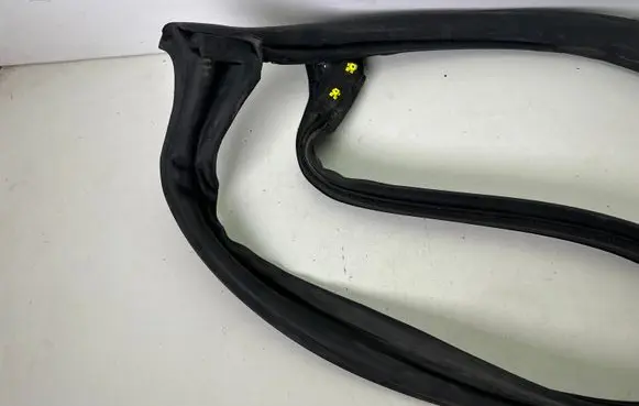 Ford Mustang VI Sunroof sealing rubber 