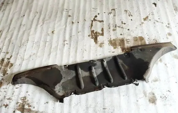Jeep Grand Cherokee (WK) Engine splash shield/under tray
