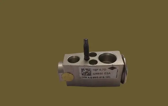 Audi Q7 4M Air conditioning (A/C) expansion valve 4M0816181