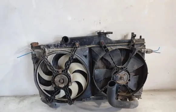 Toyota Avensis T220 Radiator set 0130104800