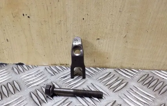 KIA Rio Fuel Injector clamp holder