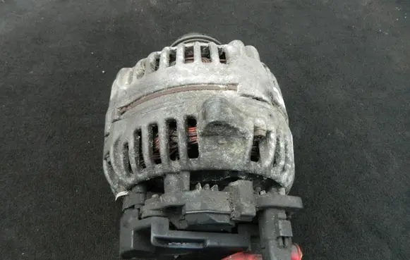 Nissan Qashqai Generator/alternator 8200728292C 0124525140