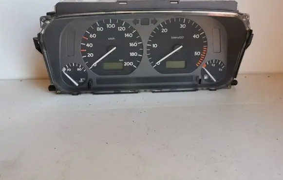 Volkswagen Golf III Speedometer (instrument cluster) 1H0919860H 6160633044