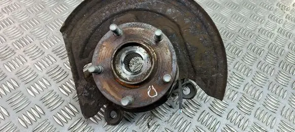 Nissan Juke I F15 Front wheel hub spindle knuckle 