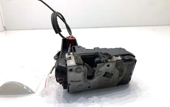 Opel Astra H Rear door lock 13210739