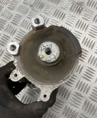 Engine mount bracket