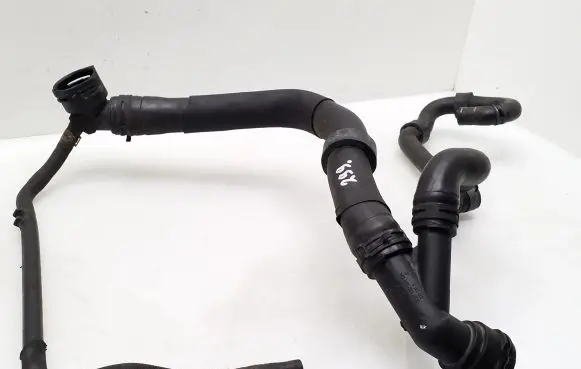 Volkswagen Tiguan Engine coolant pipe/hose 5Q0122291DA 5Q0121087M 5QF122101AC