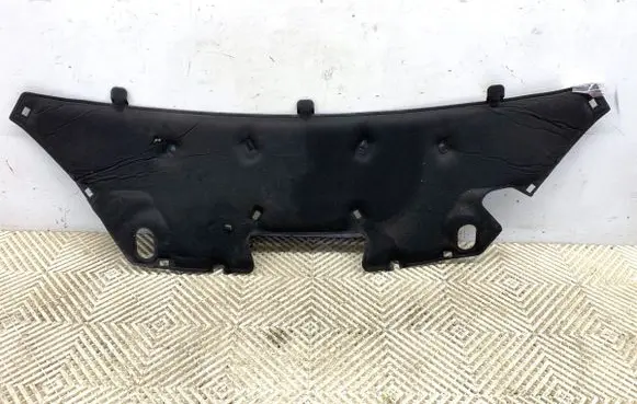 Engine bonnet/hood sound/heat insulation
