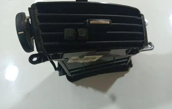 Hyundai i30 Dash center air vent grill 974202L000