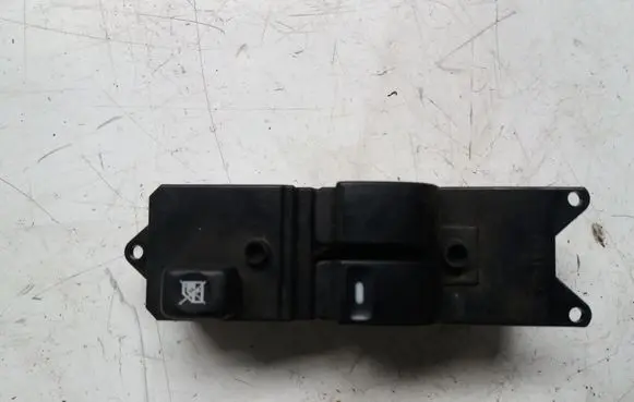 Mitsubishi Colt Electric window control switch 8608A179