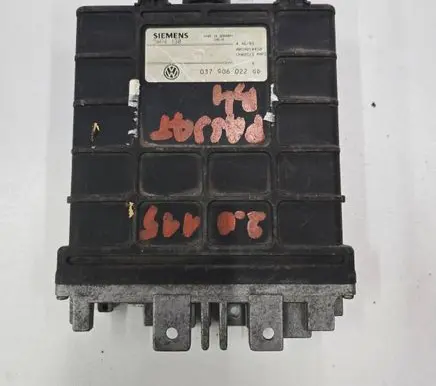 Volkswagen PASSAT B4 Engine control unit/module 037906022GD 00CH010458 5WP4130