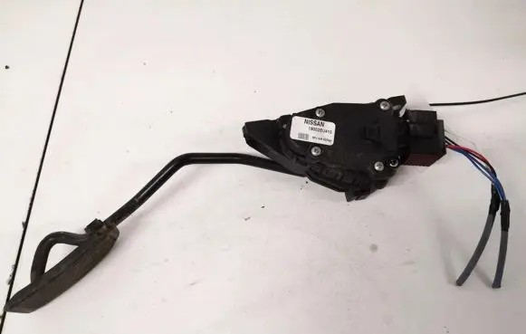 Nissan Almera Tino Accelerator throttle pedal 18002bu410