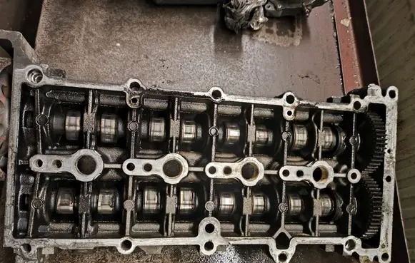Opel Zafira B Engine head 46822135 46822135011 FVA