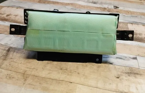 Hyundai Elantra Passenger airbag