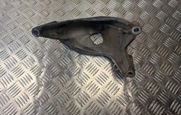 Engine mounting bracket
