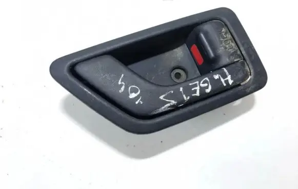 Hyundai Getz Front door interior handle 82621tb010 82621-tb010