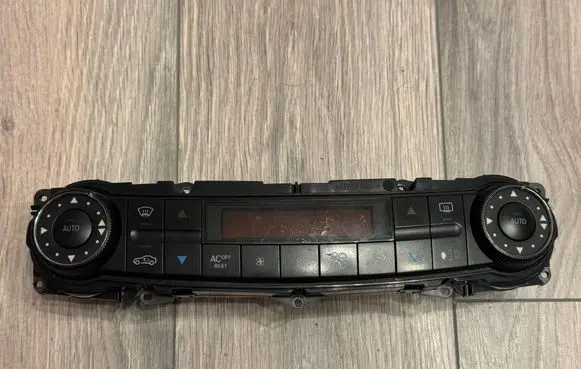 Mercedes-Benz E W211 Climate control unit 2118300685 SW0602 Q00061502