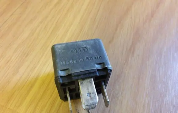 Mercedes-Benz Vito Viano W638 Other relay 0332015011