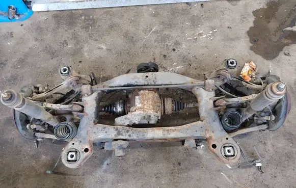 BMW 1 E82 E88 Rear subframe 7566225 E2033V256 8909041613390162
