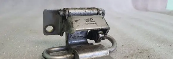 Audi A4 S4 B5 8D Rear door lower hinge 4A0833412C