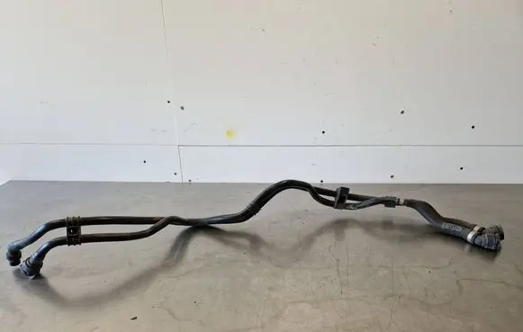 Coolant pipe/hose
