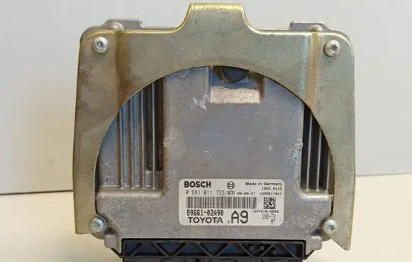 Toyota Corolla E120 E130 Engine control unit/module 0281011733 8966102A90