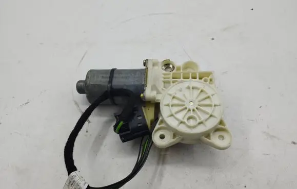 Mercedes-Benz E W211 Front door window regulator motor A2118203042