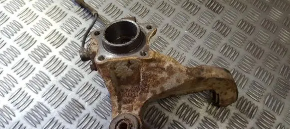 Toyota Avensis T220 Rear wheel hub