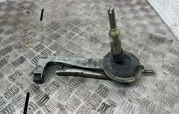 BMW 5 E60 E61 Gear shifter/selector 7521445