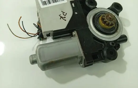 Ford C-MAX I Front door window regulator motor 7M5T14B533AB