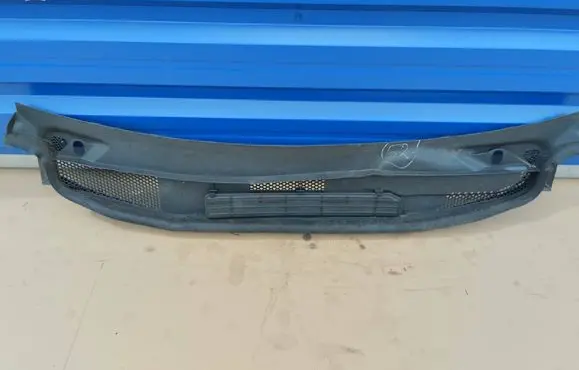 Mercedes-Benz A W169 Wiper trim A1698300013