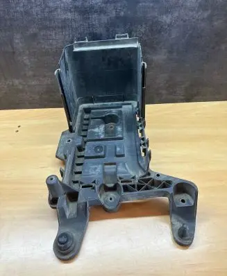 Volkswagen Touran I Battery box tray 1K0915333B