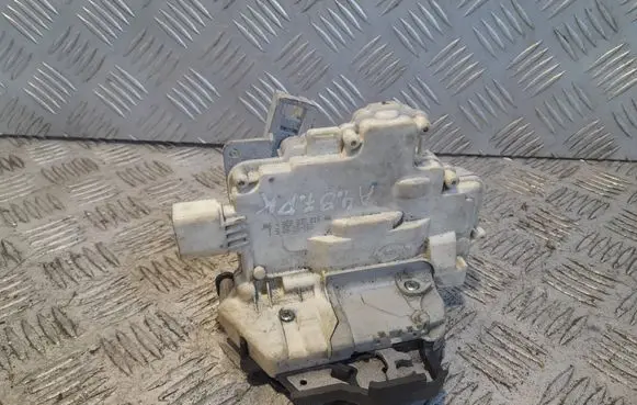 Audi A4 S4 B7 8E 8H Front door lock 8E2837015AA