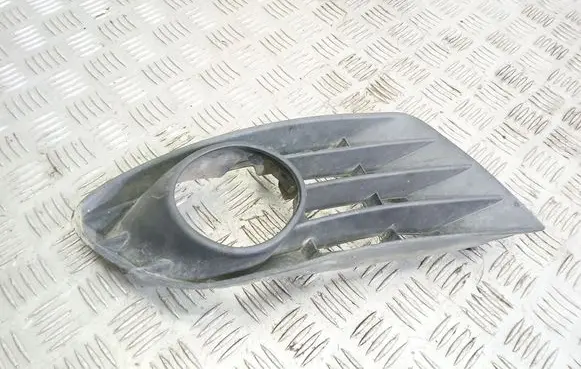 Volkswagen Golf Plus Front bumper lower grill