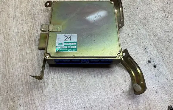 Nissan Primera Engine control unit/module 2371060j00