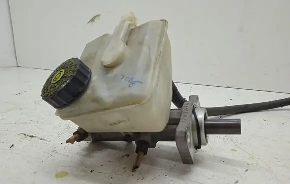 Volvo V70 Master brake cylinder 8646907