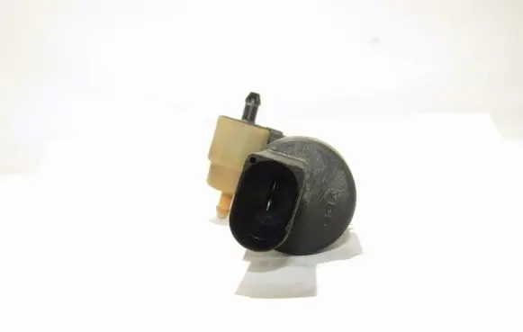 Volkswagen Golf IV Windscreen/windshield washer pump