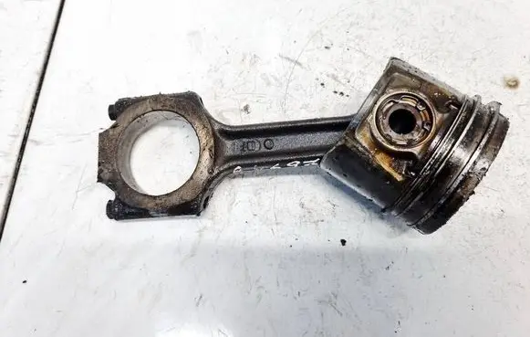 Opel Astra H Piston with connecting rod