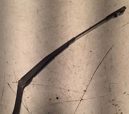 Front wiper blade arm