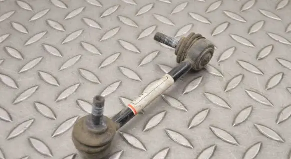 Tesla Model 3 Rear anti-roll bar/stabilizer link 104449100E