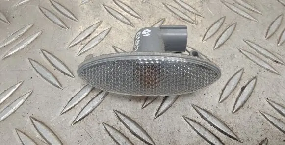 Front fender indicator light