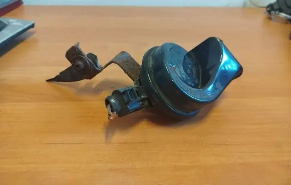 Audi A3 S3 8P Horn signal 70388115