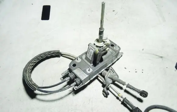 Volkswagen Scirocco Gear shifter/selector 1K0711049CJ 1K0711061B
